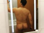 【デブ画像】ムッチリしたガタイの兄貴が全裸でケツを見せてくれました。(4枚)