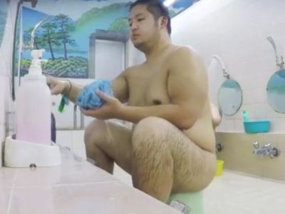 【期間限定デブ動画】かっこいいノンケデブ熊男子が銭湯で身体を洗っている姿